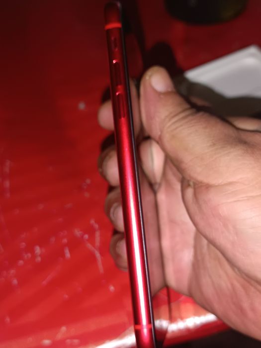 Продавам телефон iPhone 11 XR, red  64GB model  A 2105