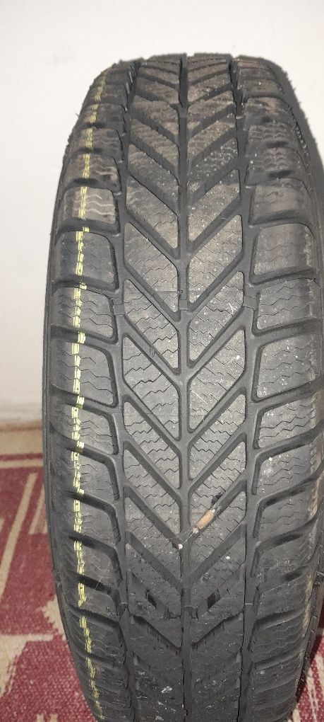 Vând cauciucuri noi M+S -165/70 R14 81T 4 buc