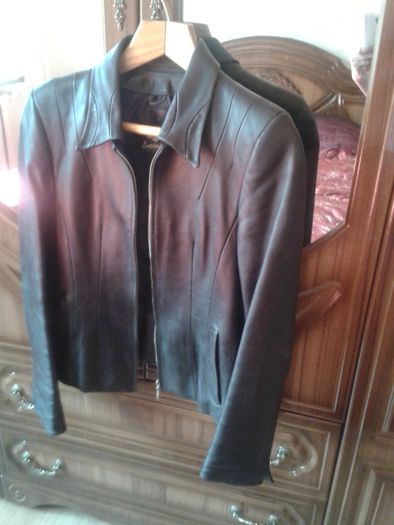 Продается кожаная куртка-пиджак