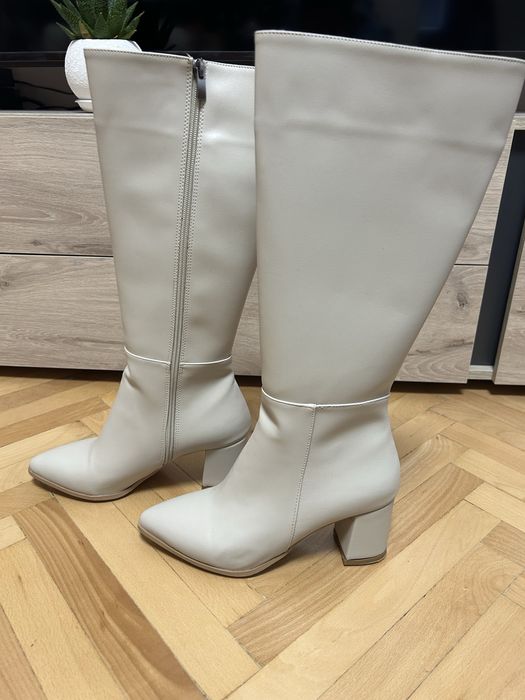 Нови кожени ботуши 39 номер