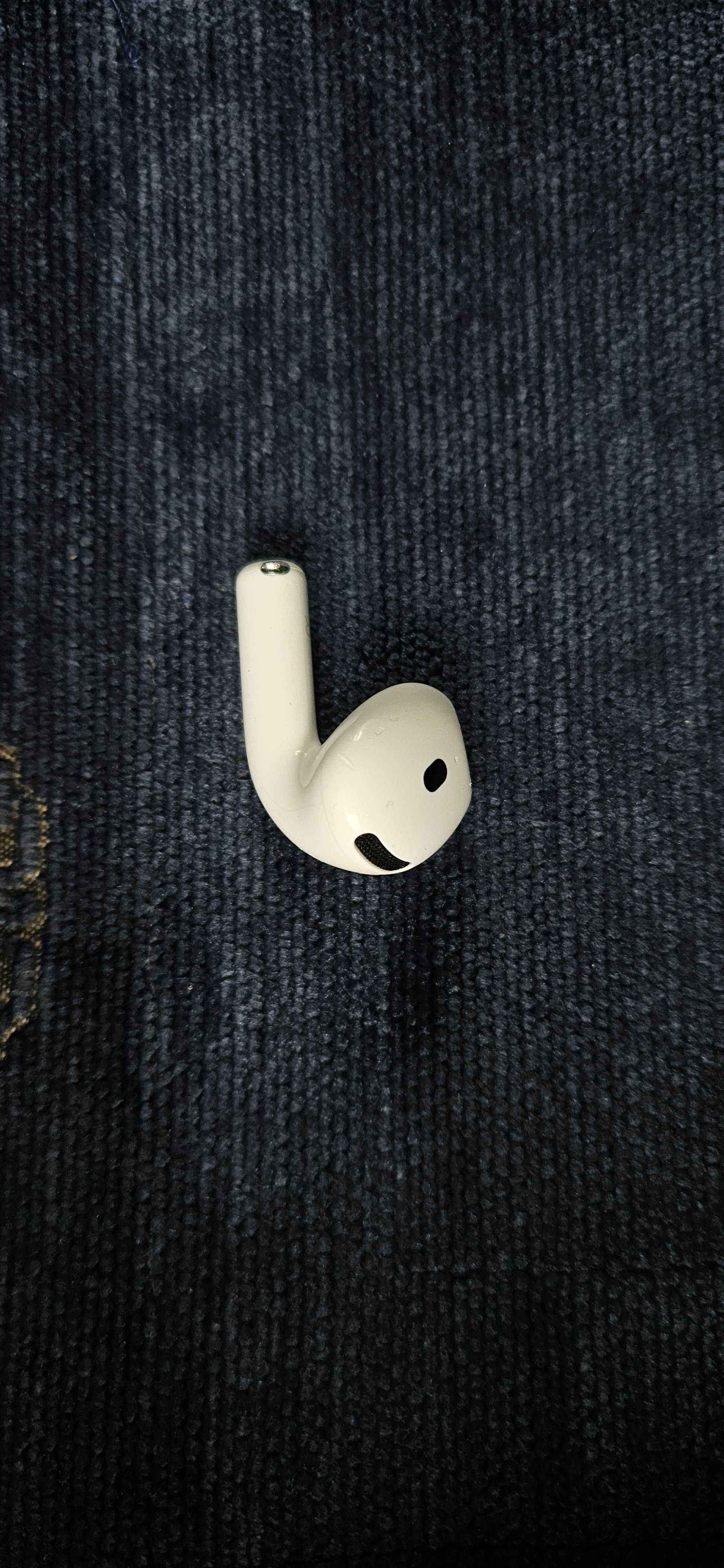 Продавам дясна слушалка Apple Airpods 3rd Generation