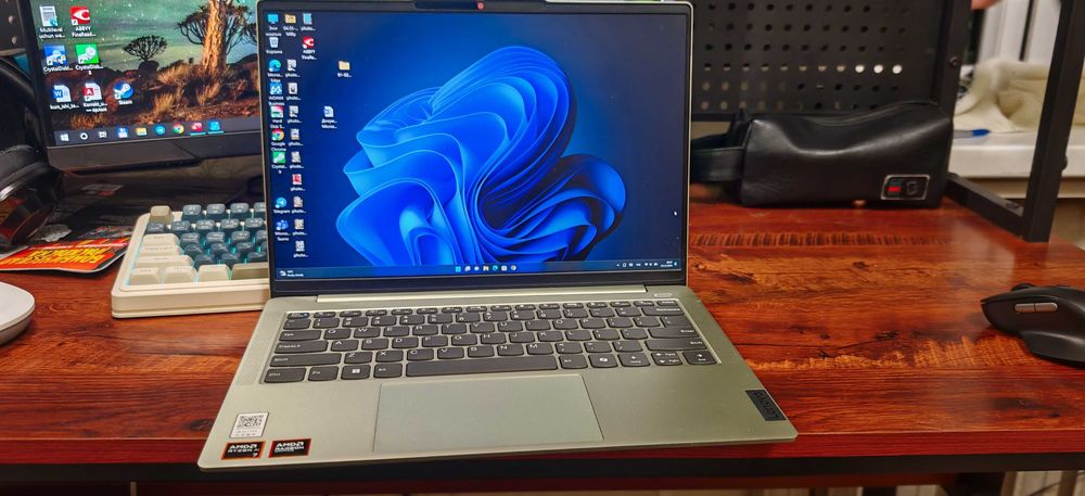 lenovo 14 8845H w/Radeon 780M Graphics 3.80 GHz