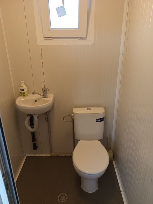 Отдава се под наем 700кв.м. парцел и офис контейнер 15 кв.м. 750 €