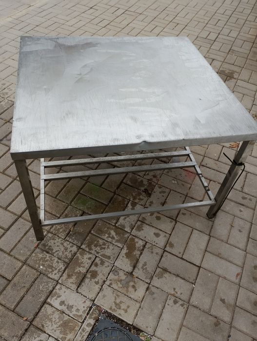 Маса от неръждаема стомана