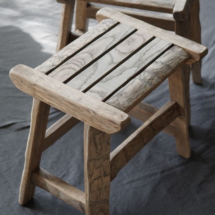 Дървено столче от дъб