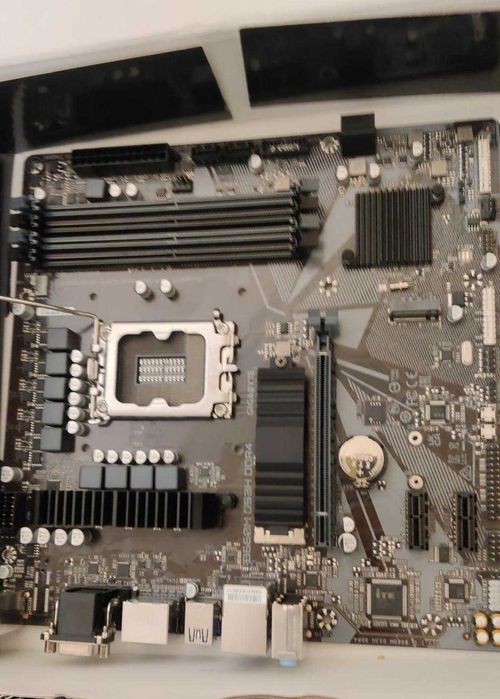 kit pl bz Gigabyte b660m ds3h + i5 13500 NOU + 32 gb ddr + ssd 512 M2