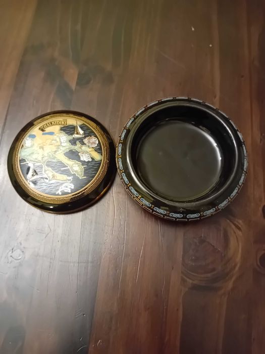 Caseta rotundă de portelan, cu capac, aurită, hand made, Grecia