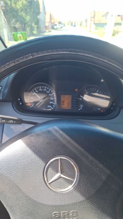 Vând sau schimb Vito 3.0 8+1 Cu Tuareg