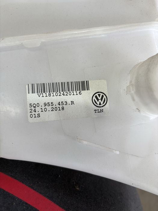 казанче за течност за чистачките vag 5Q0955453R