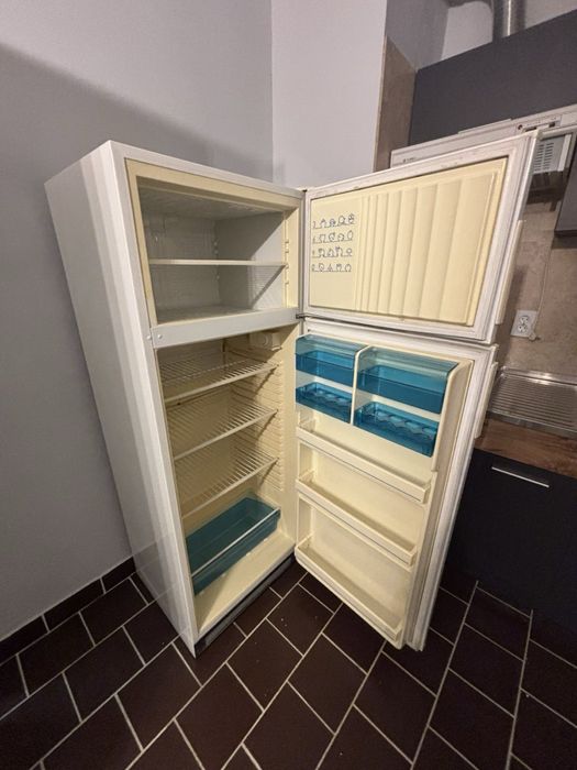 Хладилник с камера