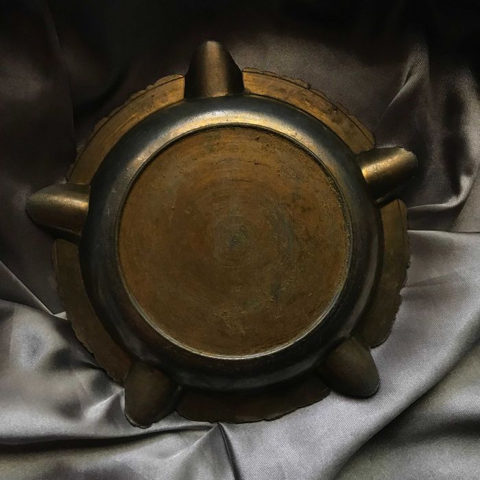 Старинная пепельница