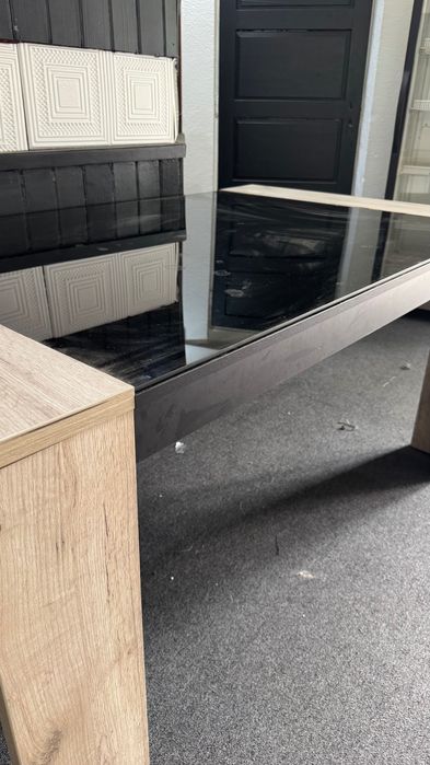 Vând Masă Casă sau Spațiu Comercial