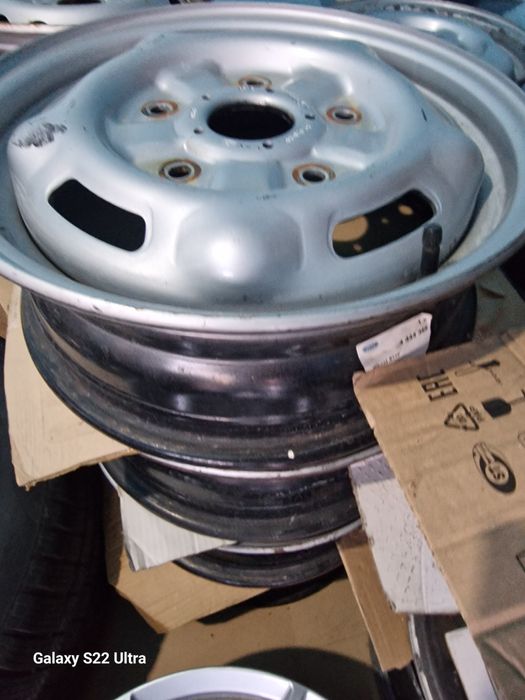 Ford бусови 15 цола и 16 цола 51/2 и 61/2J Перфектно състояние