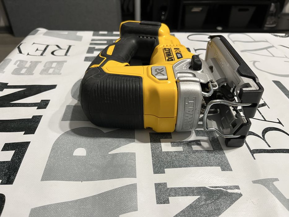 Прободен трион Dewalt DCS334- перфектен