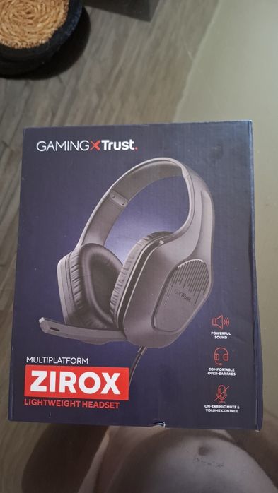 vând casti marca zirox