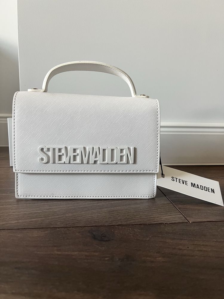 Чанти, раници и портмонета на марките Guess, Tommy Hilfiger и Steve M