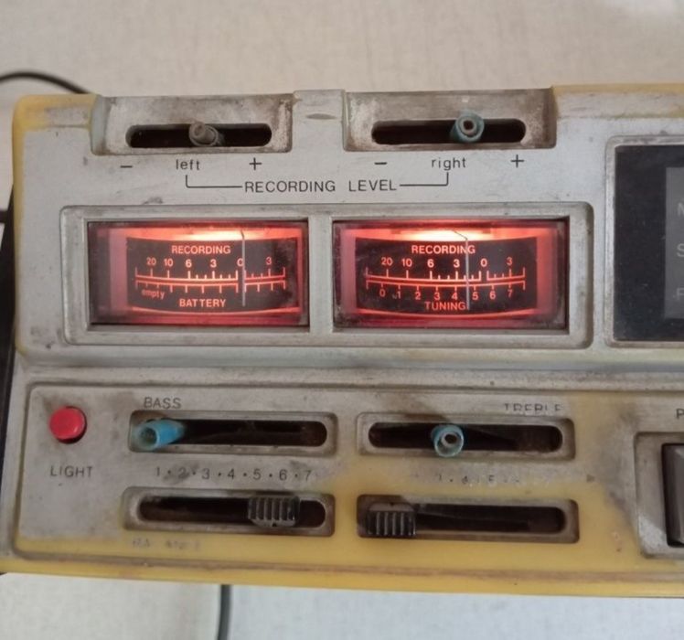 Vând radio casetofon Philips 90AR!