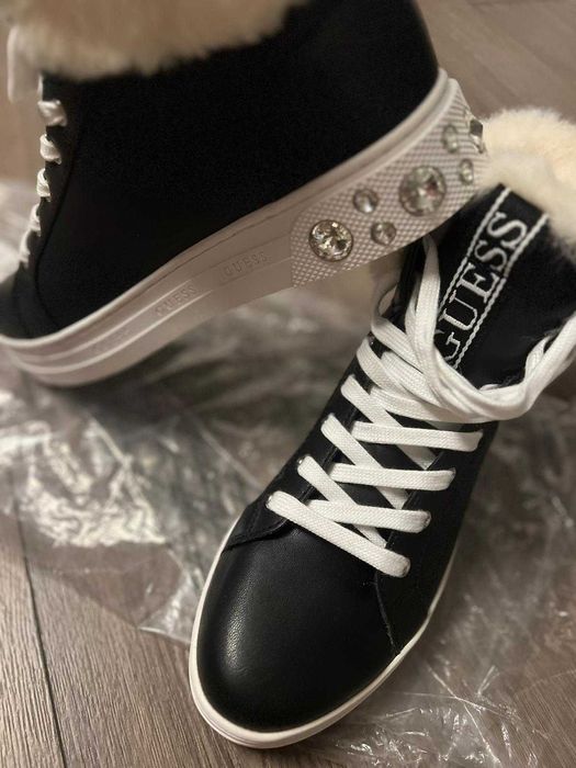 Спортни обувки Guess