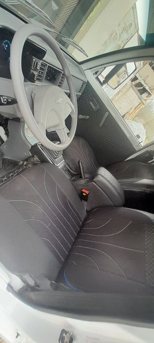 Holati yangi, gaz bor, mejigar oʻrnatilgan, chexol polik qilingan,