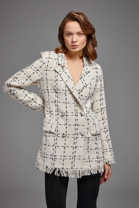 Сако букле бяло с черно