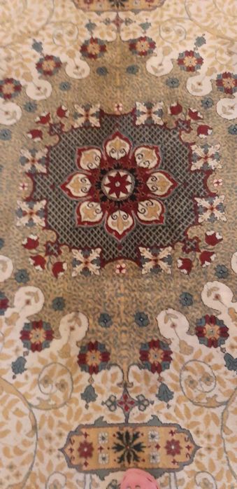 Голям български персийски килим размери 3м/4м.