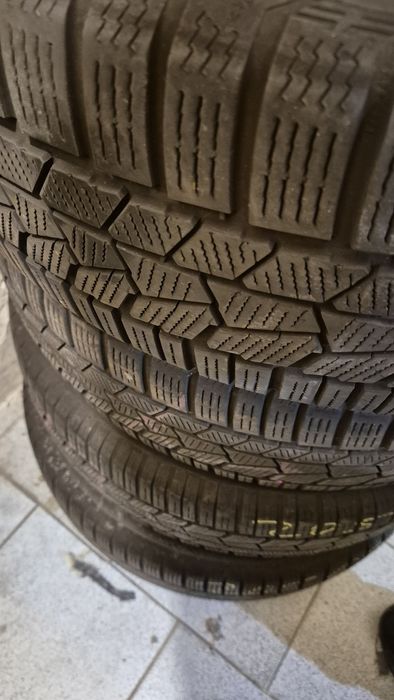 Продавам 4 броя зимни гуми 205/65/17