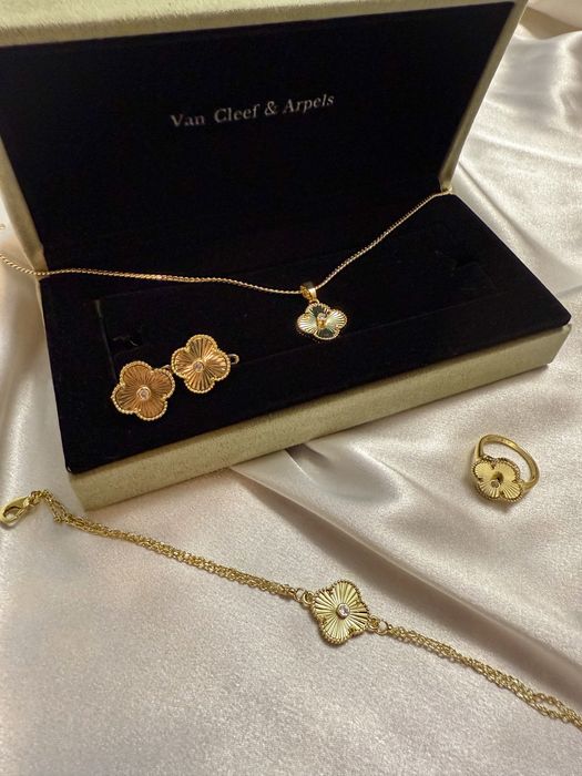 Бижутерия, титановые