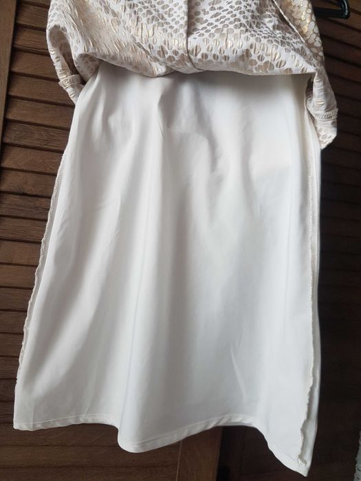 Детска рокля със златни нишки