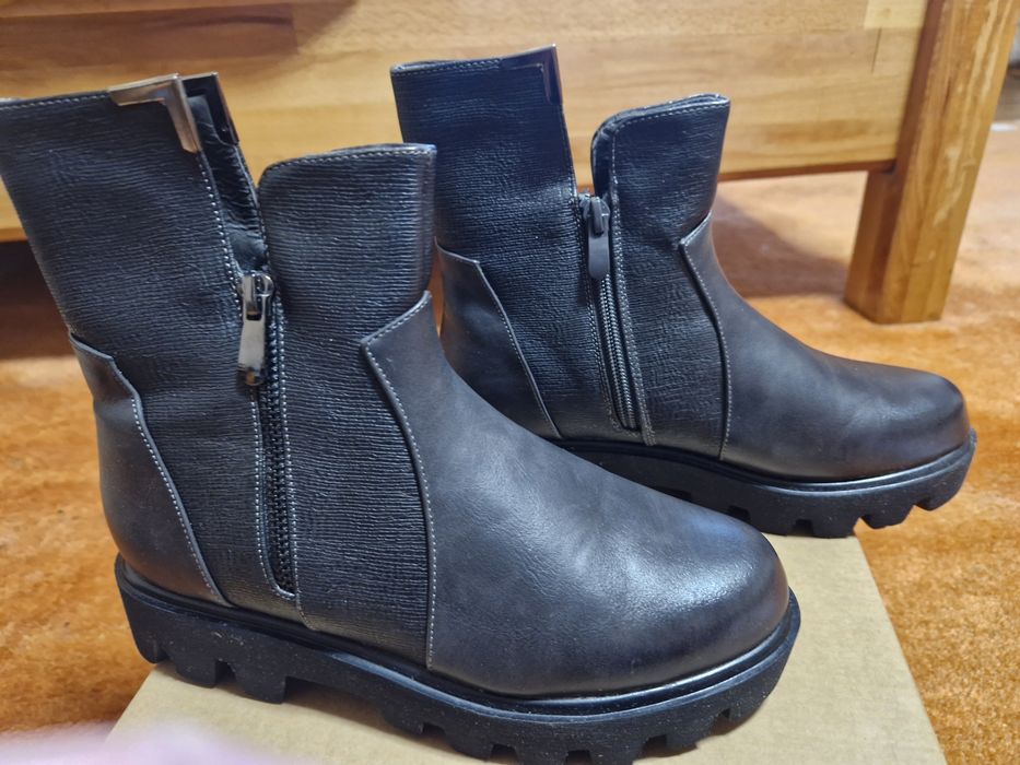 Ghete noi 35 -22 ,5 cm