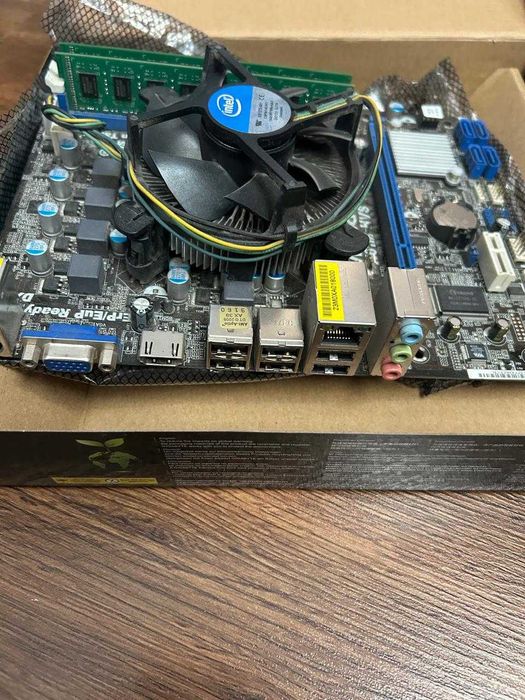 Материнская плата  ASRock H61M-HVS