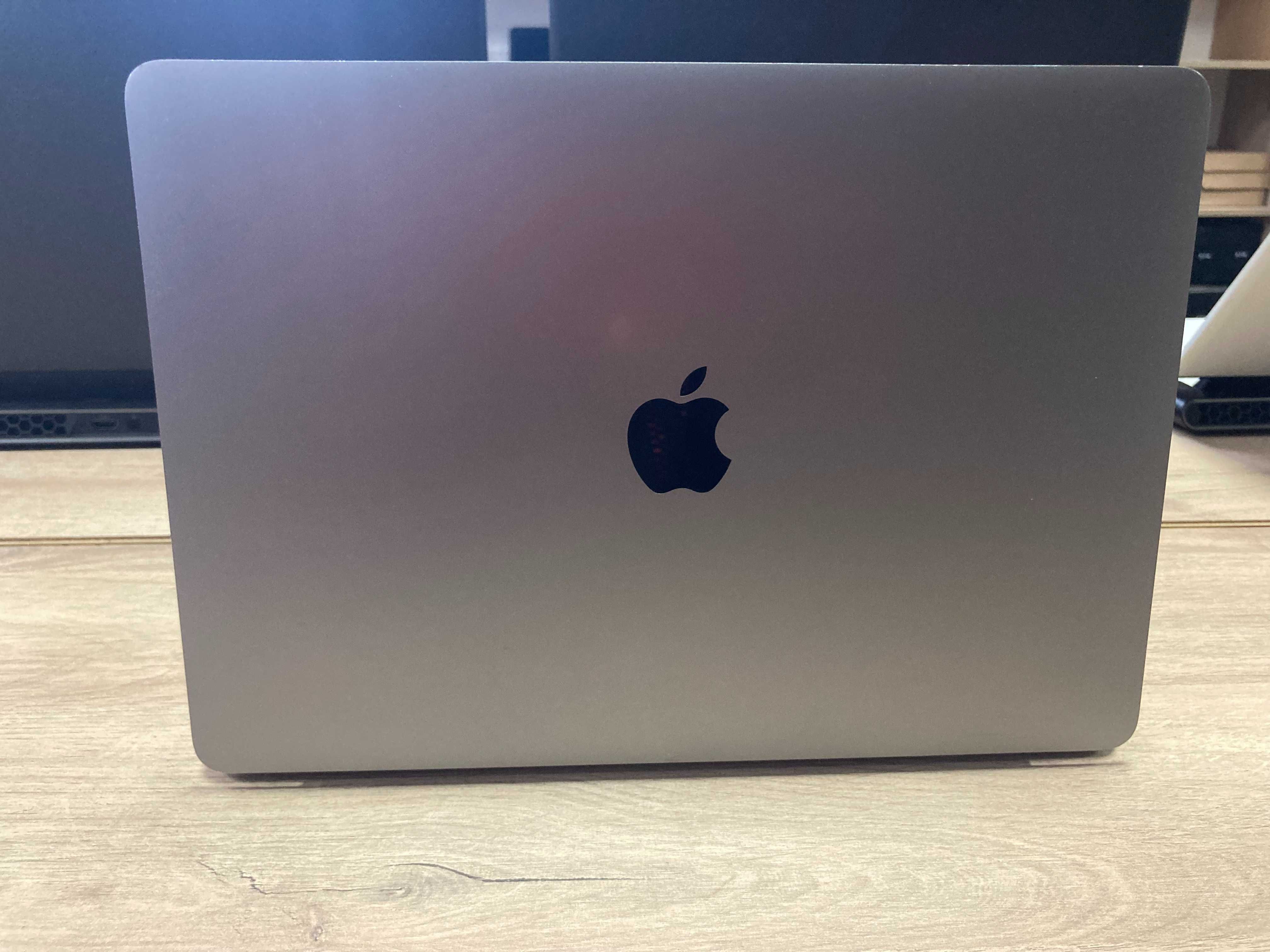 Лаптоп Apple Macbook AIR 13 2019 I5 16GB 256GB SSD с гаранция A1932