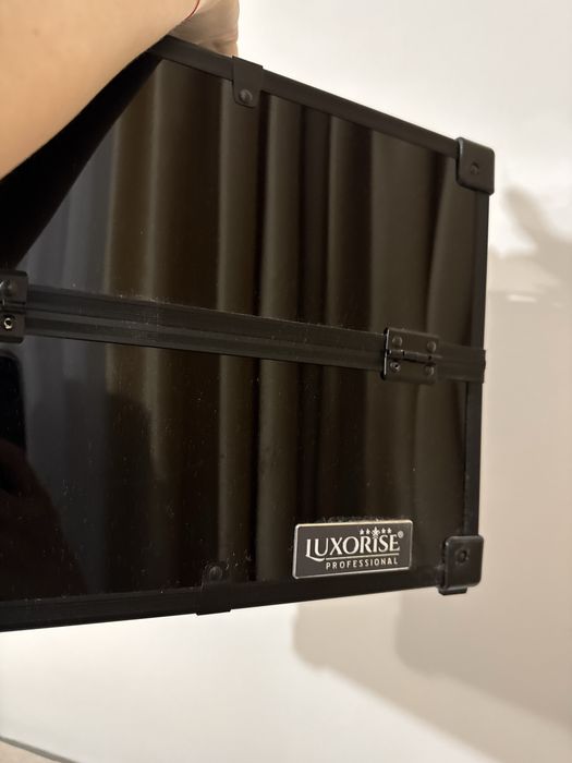 Caseta/Valiza machiaj LUXORISE – nefolosita, perfecta pentru cosmetice