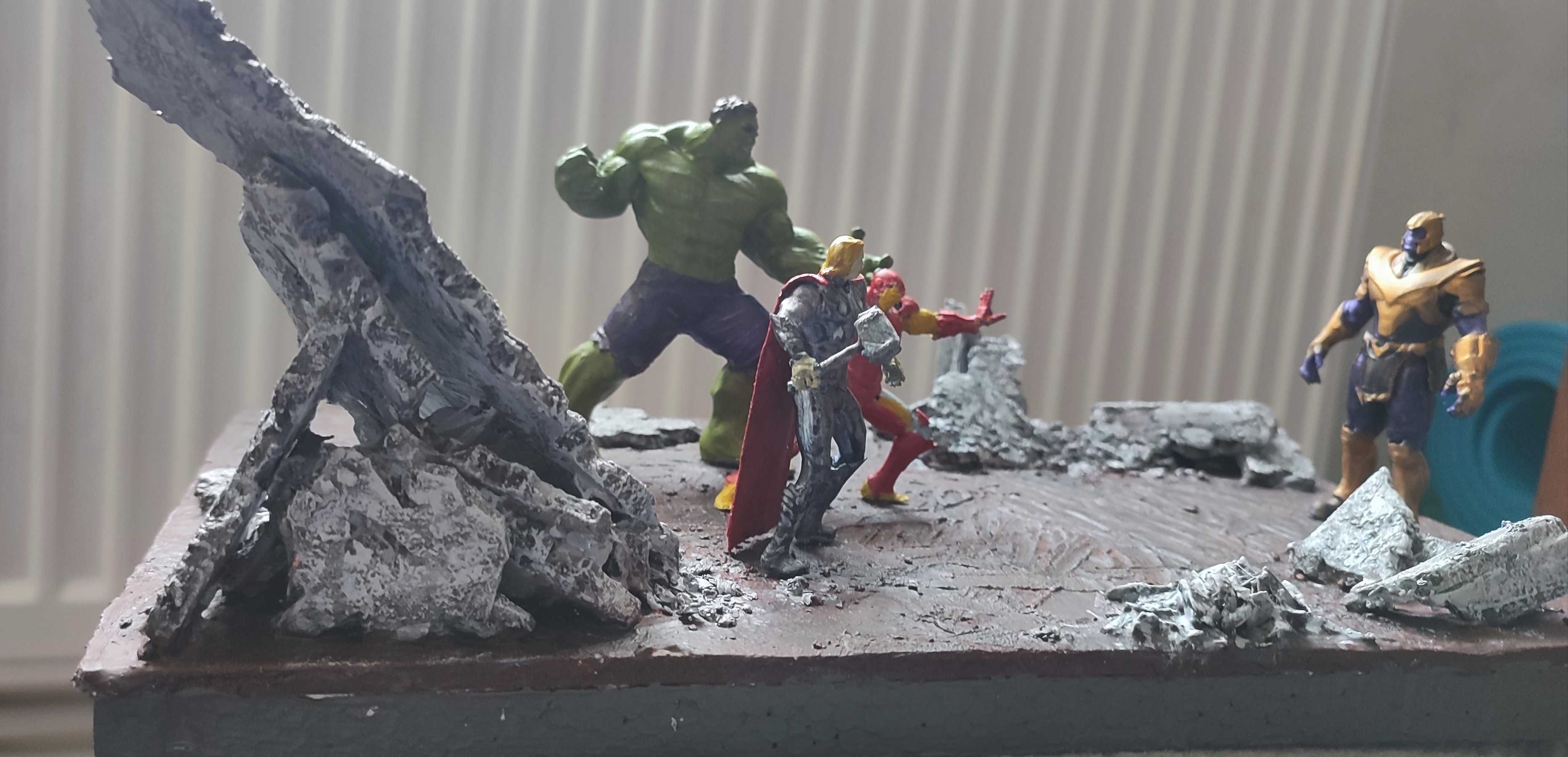 Diorama Avengers/ platforma prezentare