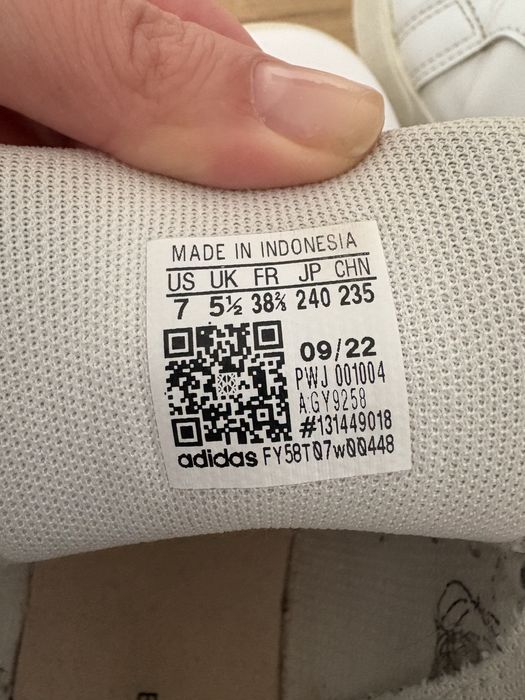 Продавам кецове Adidas