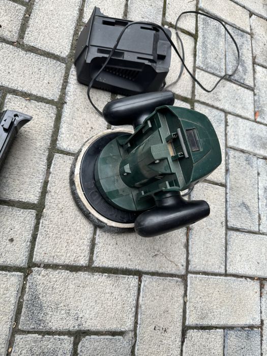 Masina polisat cu acumulator
