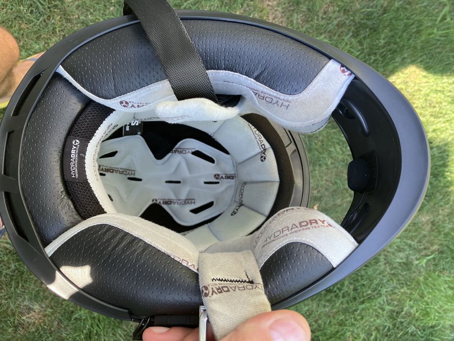 Costum moto cu protecții