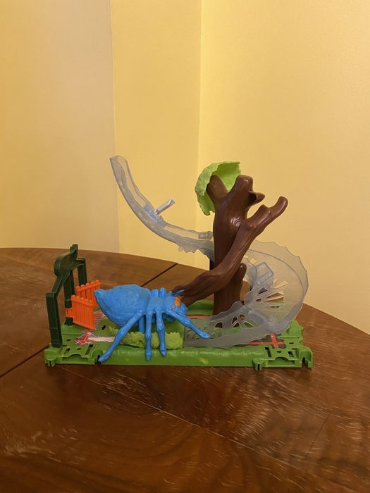 Срочно продам трек Hot Wheels (Хот Вилс)