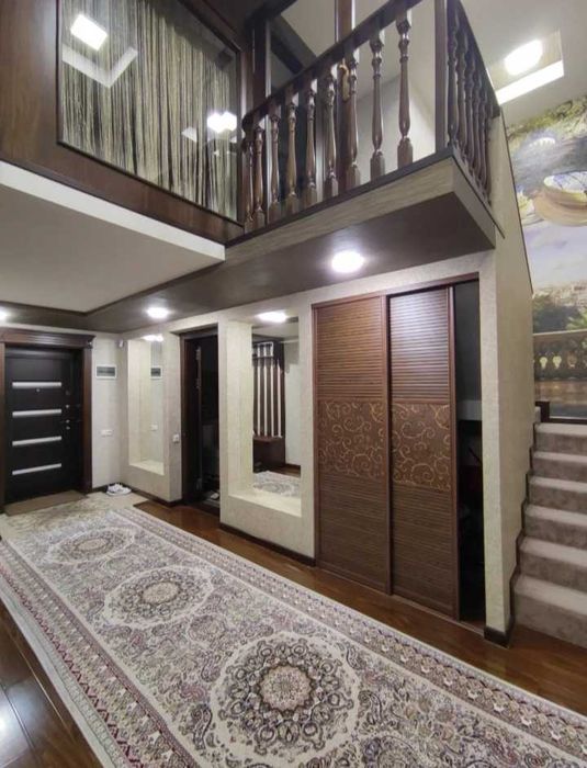 Продаётся 3х-комнатная метро Беруний