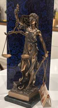 Статуя Богиня правосудия Фемида