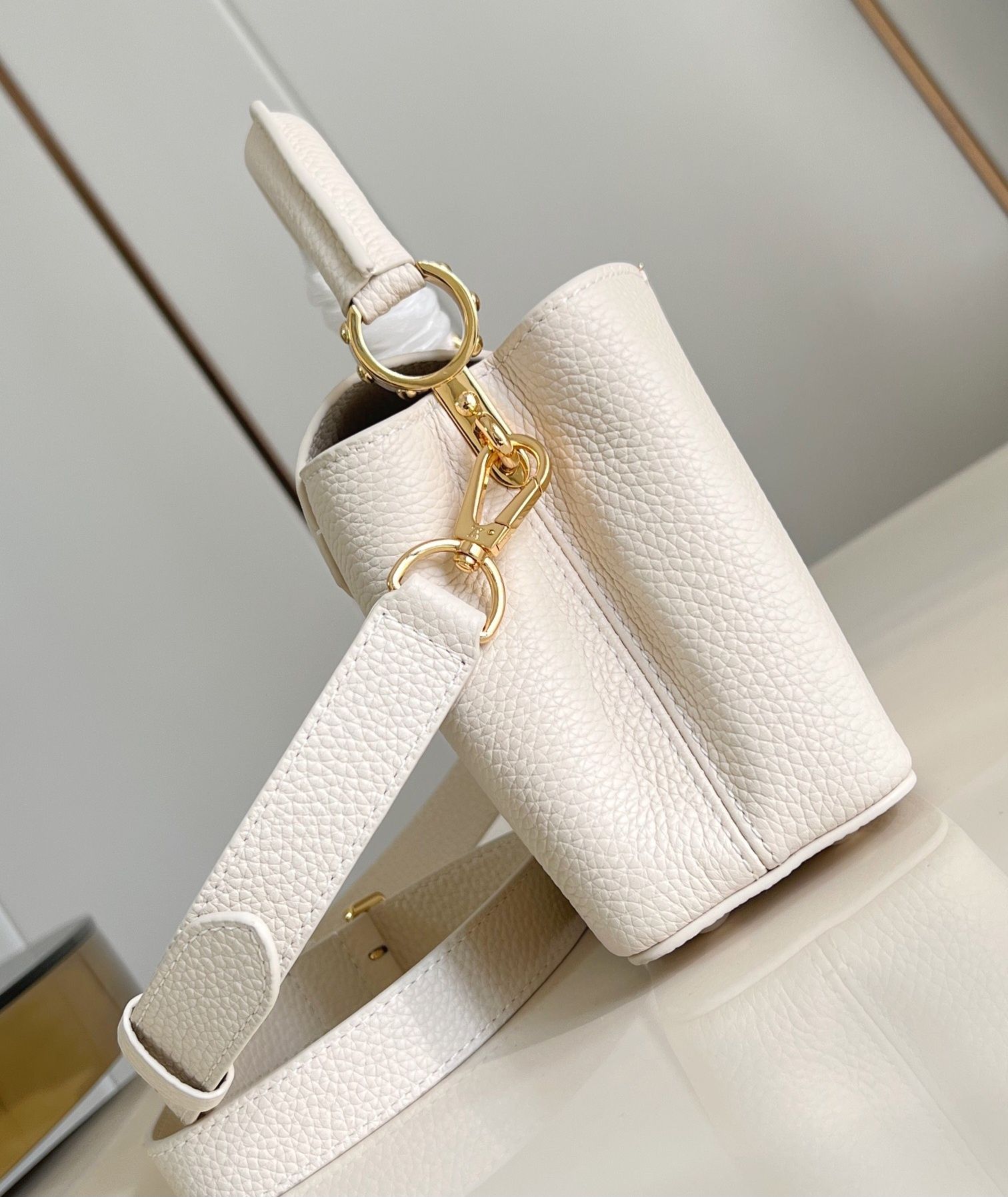 Geanta Louis Vuitton Capucines 21cm crem, Premium