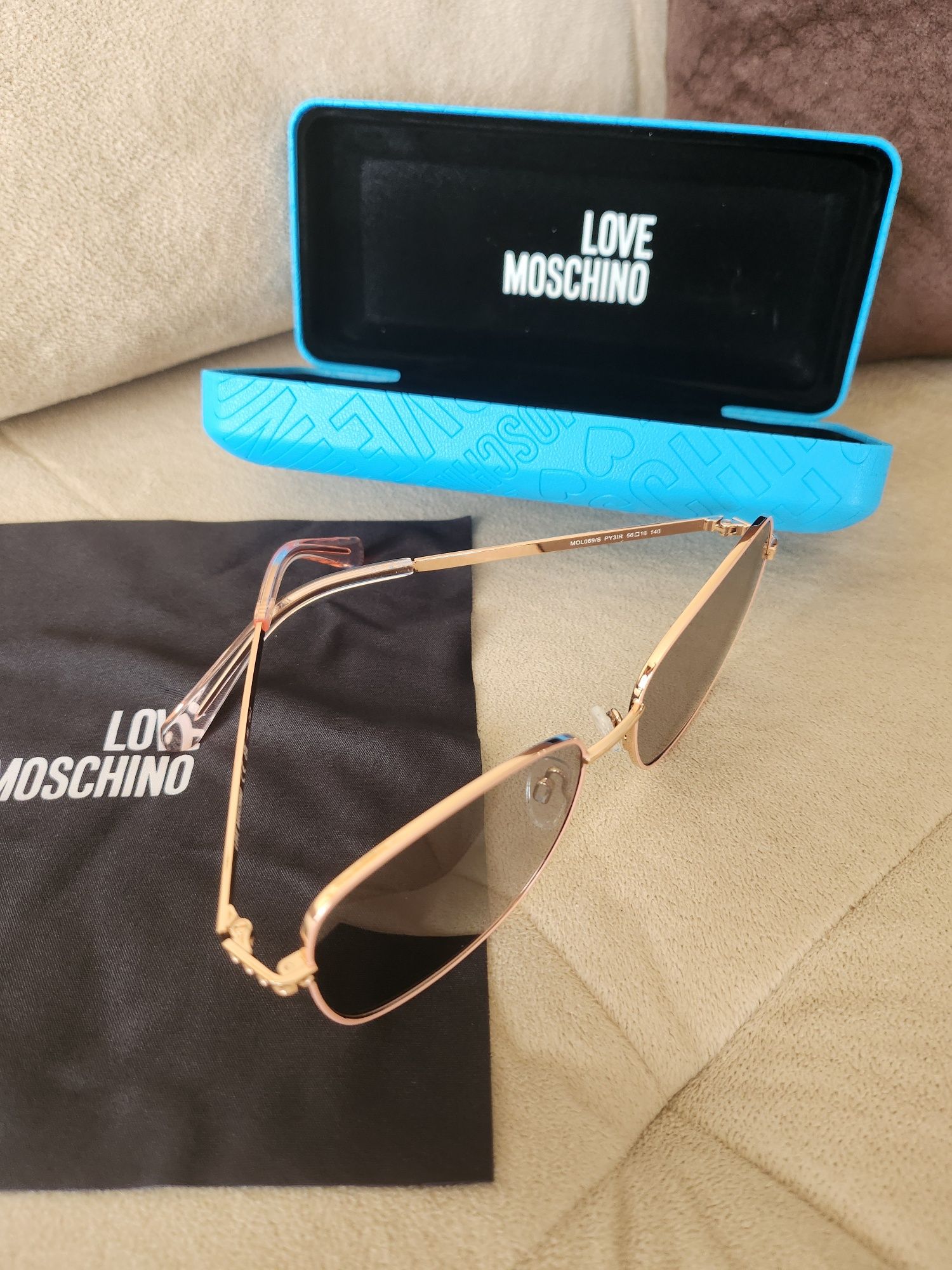 Слънчеви очила Love Moschino нови