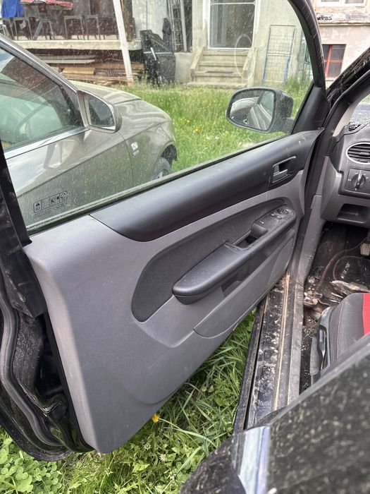 Usa  st fata  , st spate ford focus 2