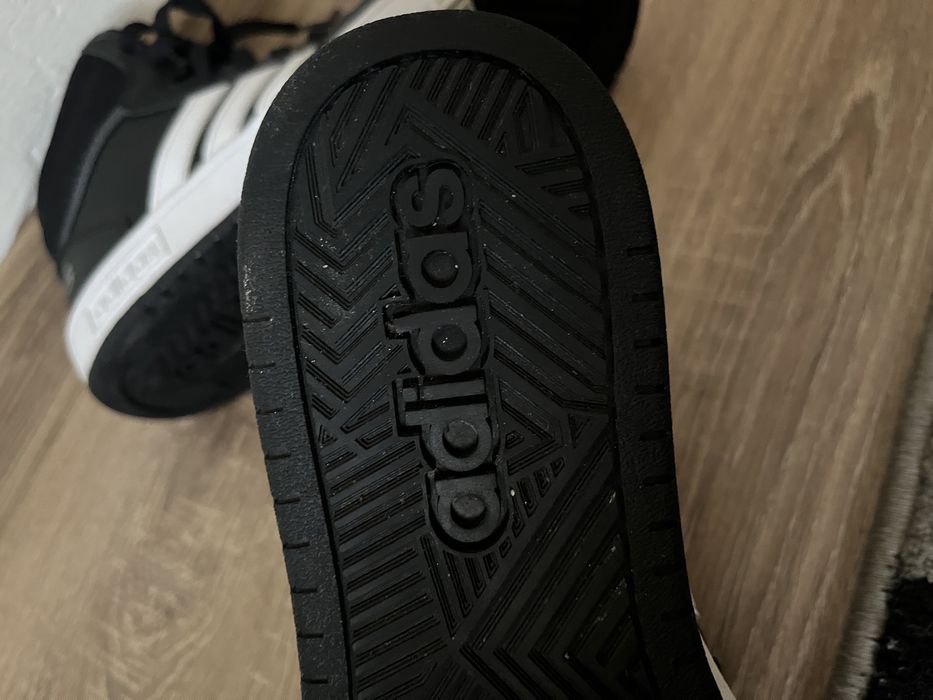 adidasi de la adidas