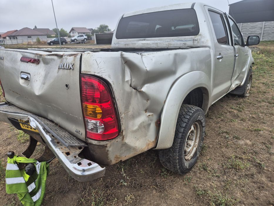 Toyota Hilux 2.5 Manuala 2010 volan dreapta avariata