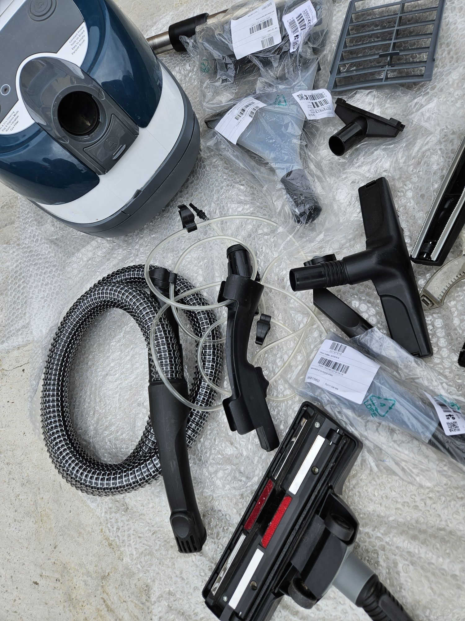 Vând aspirator BOSCH Aqua Wash and Clean