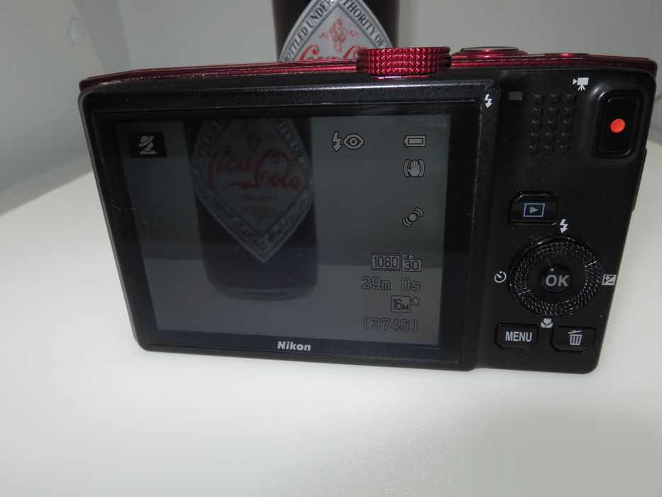Компактен фотоапарат Nikon Coolpix S8200 14x широк оптичен зум отличен