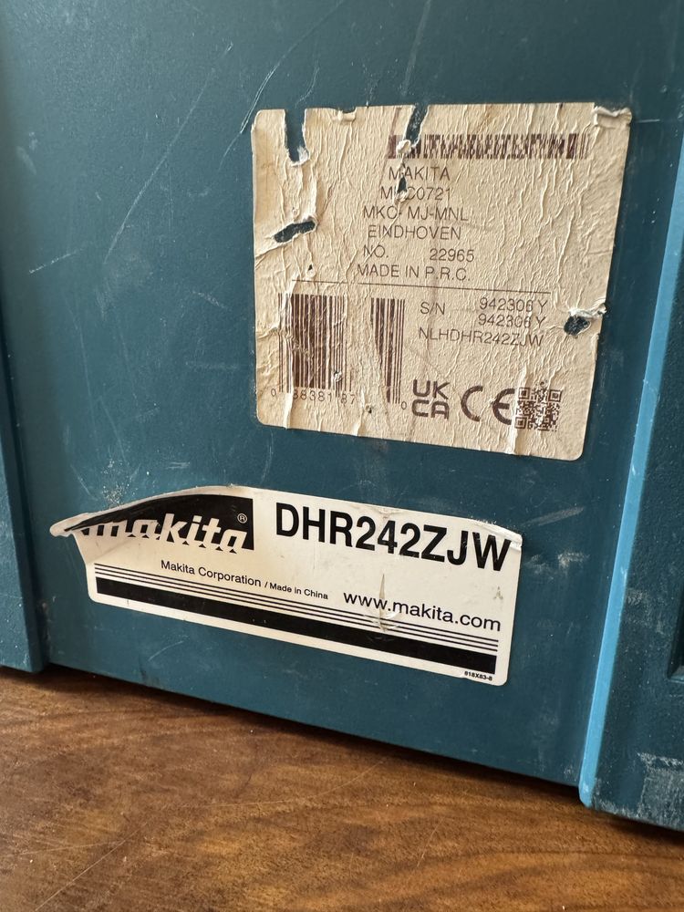 Makita DHR242ZJW перфоратор с хепа филтърна прахосмукачка