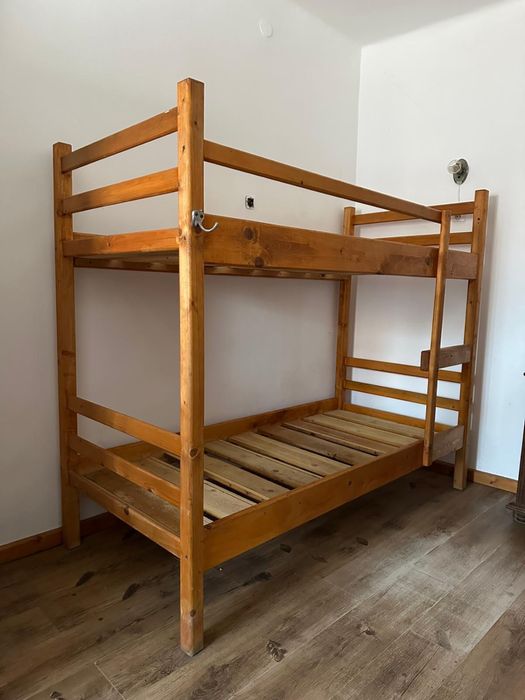 Paturi suprapuse din lemn de brad