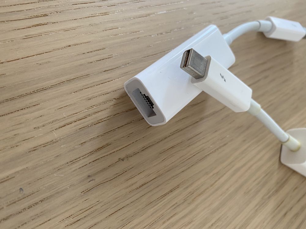 Adaptoare Apple Thunderbolt pentru Gigabit Ethernet