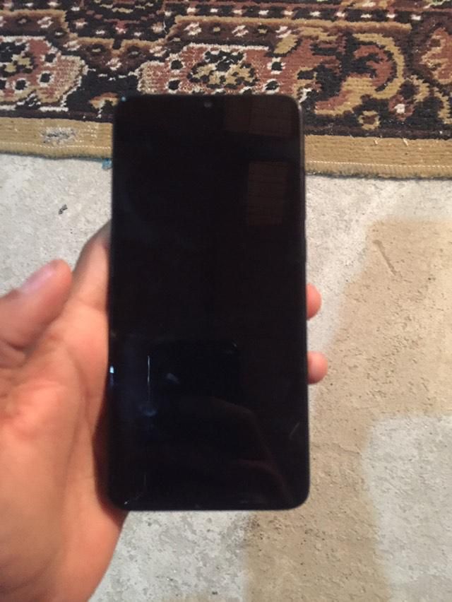 Redmi not 8pro hotra128 holati yaxshi 1aybi ekranda 1ta czq bor